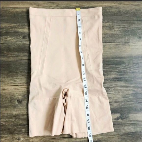 SPANX OnCore High Waist Mid Thigh Shaper! - Picture 4 of 7